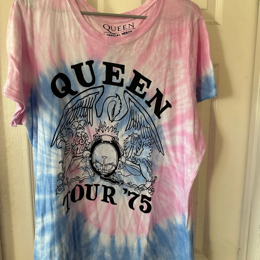 NWOT Torrid Queen Pink and Blue Tie-Dye T-Shirt size 2 - Picture 1 of 3